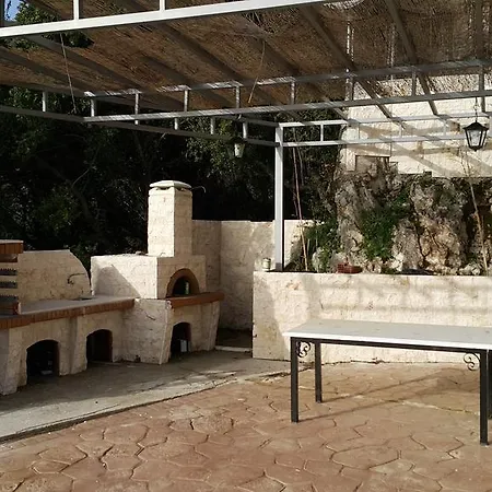Daniella With Private Pool Δωμάτια σε οικογενειακή κατοικία *